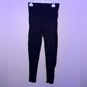 Like new, black seamless scrunch butt leggings, size medium